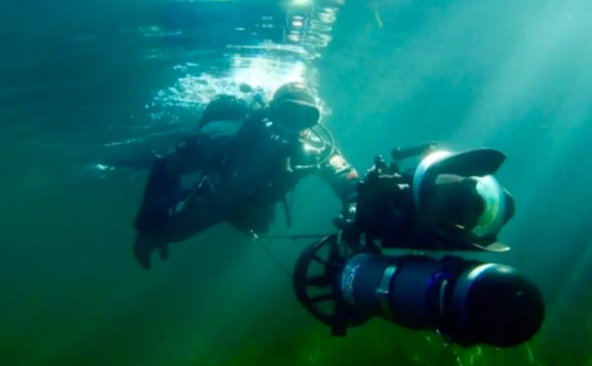 underwater cameraman